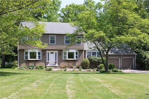 26 Royal Oaks Dr, Norwich, CT 06360