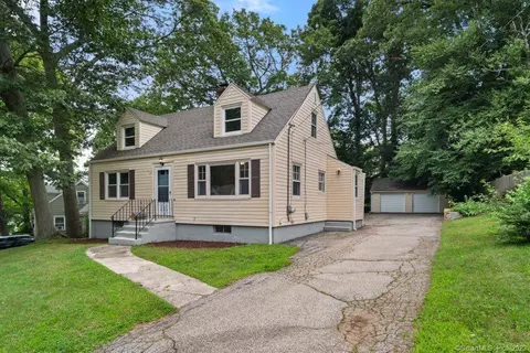 117 Cumpstone Dr, Hamden, CT 06518