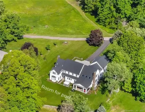805 Cedar Rd, Fairfield, CT 06890