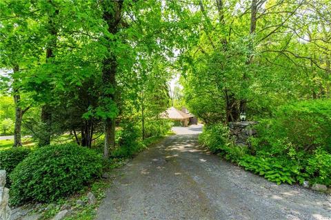 140 Round Hill Rd, Greenwich, CT 06831