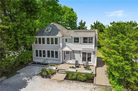 24 Middlefield St, Groton, CT 06340