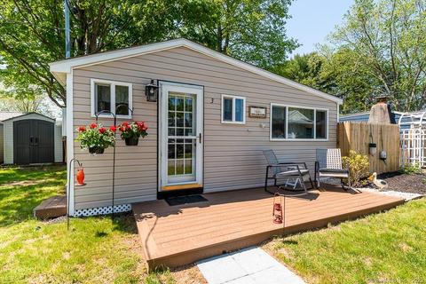3 Fourth St, Madison, CT 06443
