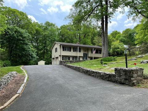 21 Bradley Ln, Newtown, CT 06482