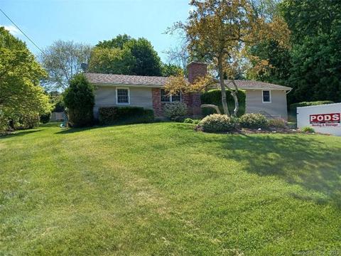 120 School St, Taftville, CT 06380