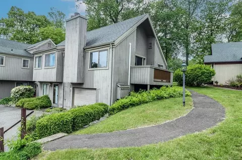 261 Agawam Dr #B, Stratford, CT 06614