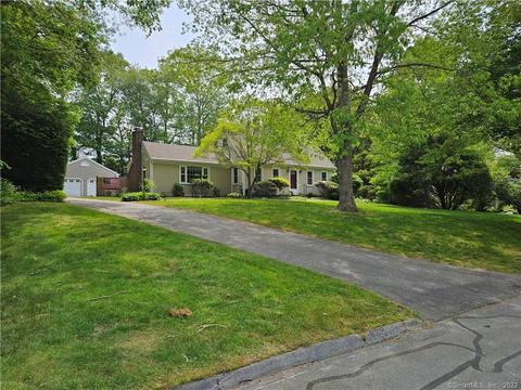 16 Fairview Dr, Stonington, CT 06379