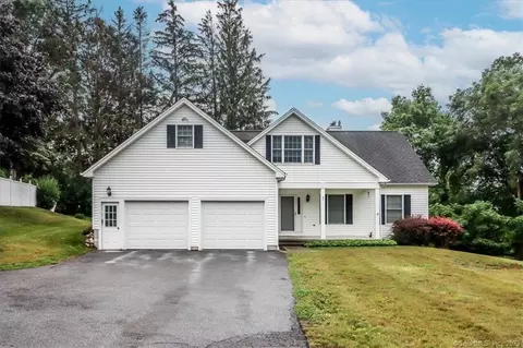 7 Kevin Dr, Danbury, CT 06811
