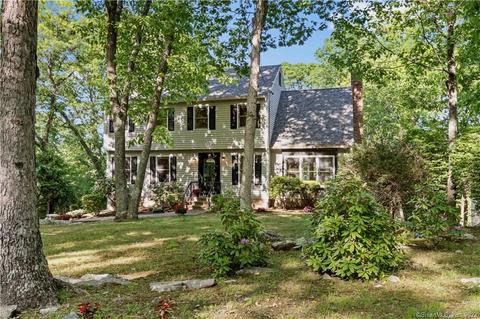 75 Cornwall Ln, Guilford, CT 06437