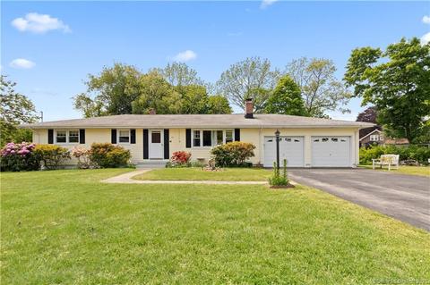 25 Sandy Hollow Dr, Waterford, CT 06385