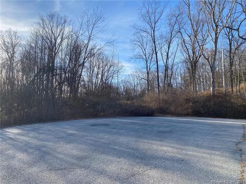 18 Sabrinas Ct, Norwich, CT 06360
