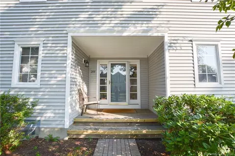 208 Hickory Woods Ln #208, Stratford, CT 06614