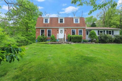 8 Willow Dr, East Fishkill, NY 12533