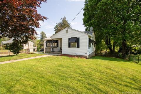 133 Fort Shantok Rd, Montville, CT 06382