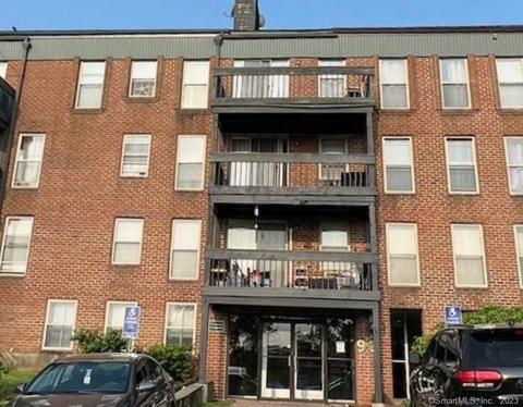 90 Kane St #A2, West Hartford, CT 06119