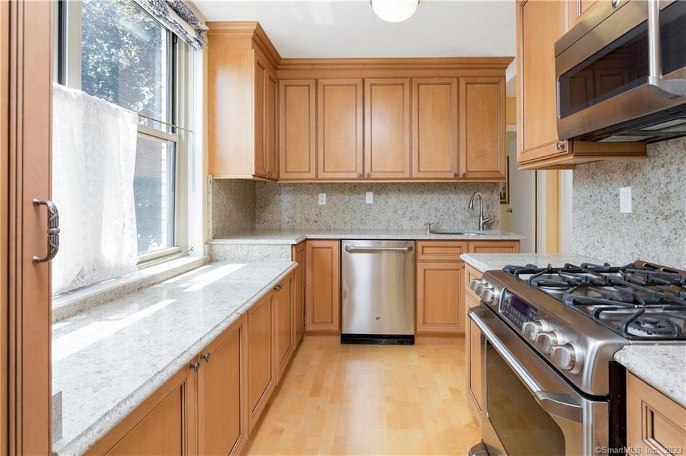  1 Strawberry Hill Ct #1H, Stamford, CT 06902 photo 1