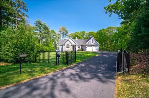 9 Quiet Cove Ln, Griswold, CT 06351