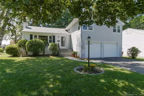 105 Lyman Rd, West Hartford, CT 06117