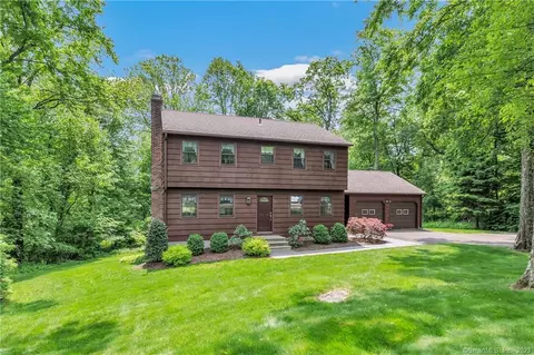 18 Dauria Dr, Seymour, CT 06483