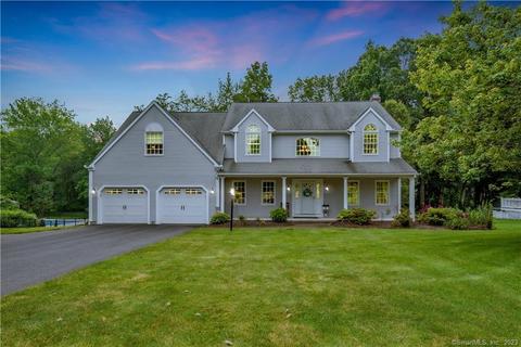 272 Pin Oak Dr, Southington, CT 06489