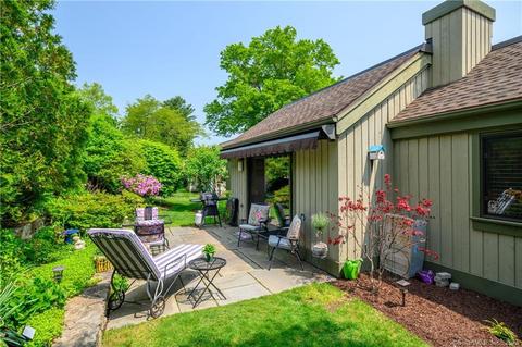606 Heritage Vlg #B, Southbury, CT 06488