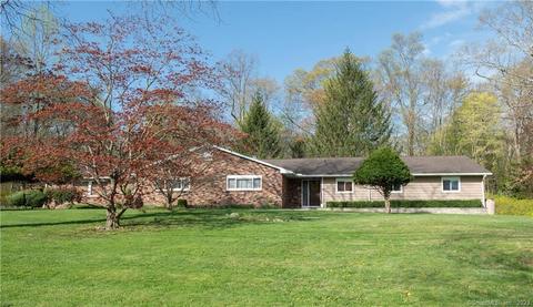 13 Lindencrest Dr, Danbury, CT 06811