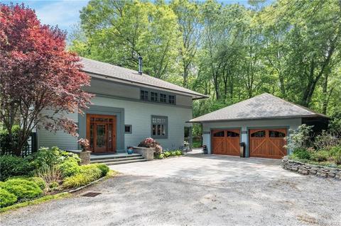80 Meadow Woods Rd, Deep River, CT 06417