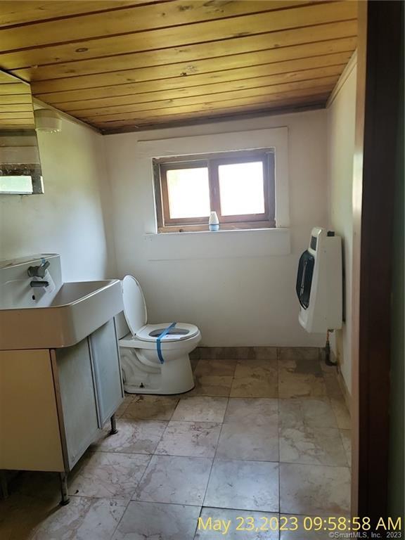 15 Austin Ave, East Haven, CT 06512 10 Photos Movoto