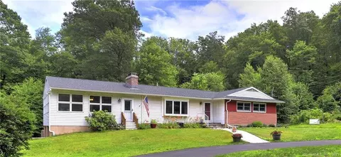 88 Doolittle Dr, Bethany, CT 06524