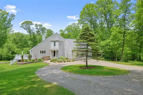 27 Jenny Ln, Oxford, CT 06478