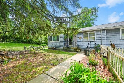2 Hillview East Dr, New Fairfield, CT 06812