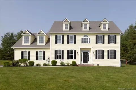 434 Quassapaug Rd, Woodbury, CT 06798