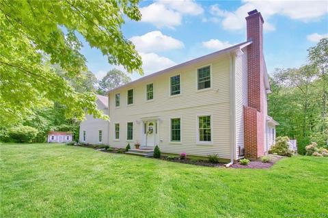 2 Blackberry Ln, Wallingford, CT 06492
