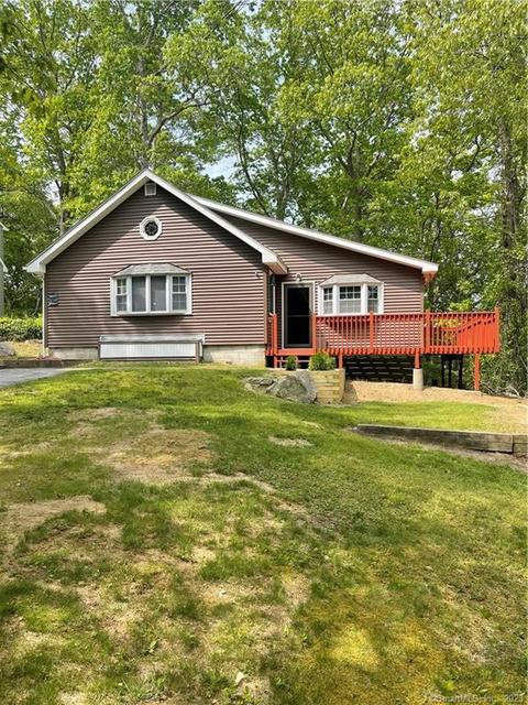2 Rosemarie Ct, Ledyard, CT 06339