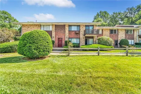 58 Kennedy Dr #58, Bridgeport, CT 06606