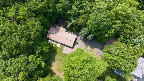 567 Rayzoe Ter, Hamden, CT 06514
