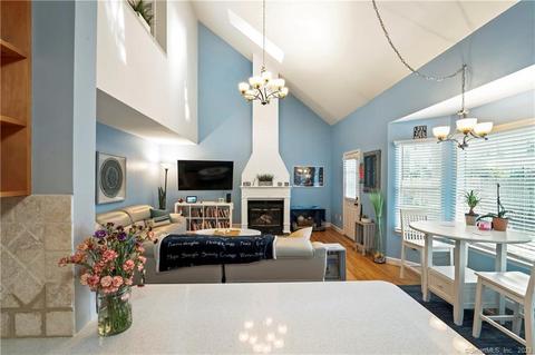 101 Seaside Ave #E, Stamford, CT 06902
