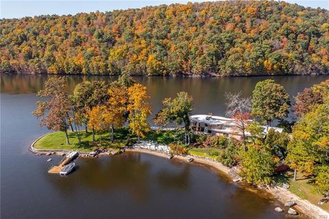 11 Oak Point Clb, New Milford, CT 06776