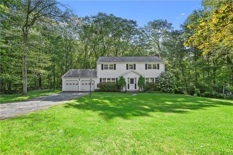 110 Fresh Meadow Dr, Trumbull, CT 06611