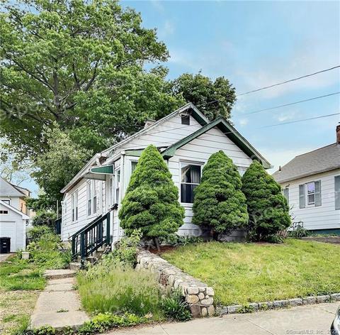15 Ellis St, Milford, CT 06460