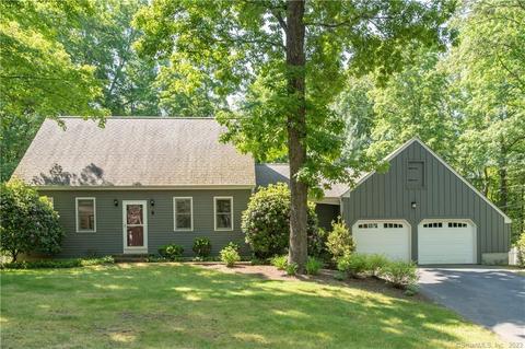8 Hickory Hill Dr, Chester, CT 06412