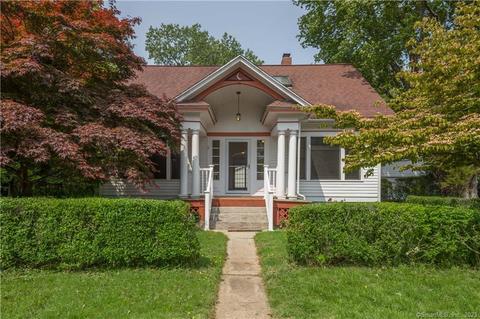 8 Rempsen St, Trumbull, CT 06611