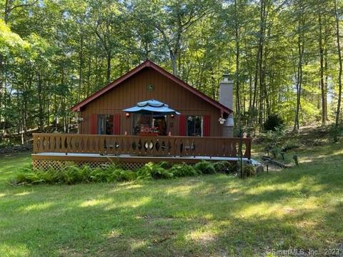 21 Mountain Ave, North Stonington, CT 06359