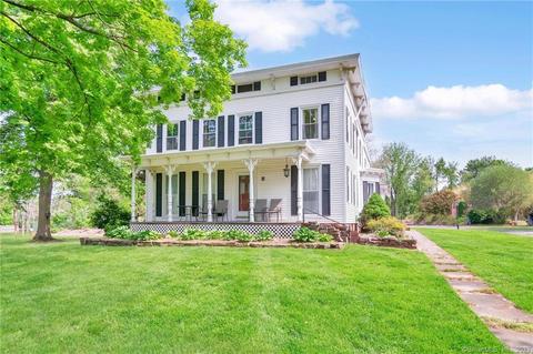8 Collins Ln, South Windsor, CT 06074