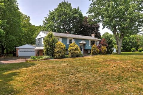 32 Lanthorne Rd, Monroe, CT 06468