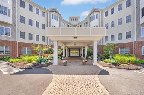 1 King Philip Dr #217, West Hartford, CT 06107