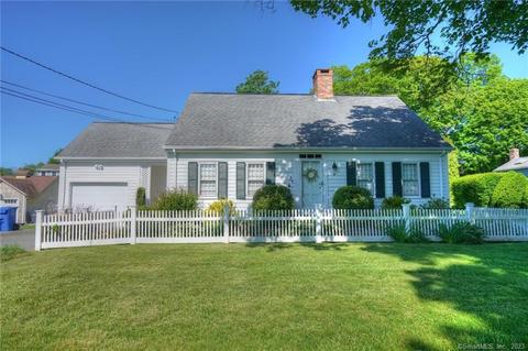 3 Pequot Ave, Groton, CT 06355