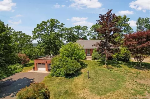 16 Arrow Meadow Rd, New Fairfield, CT 06812