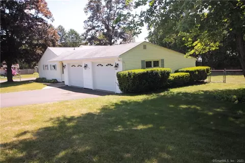 5 Woodlawn St, Enfield, CT 06082