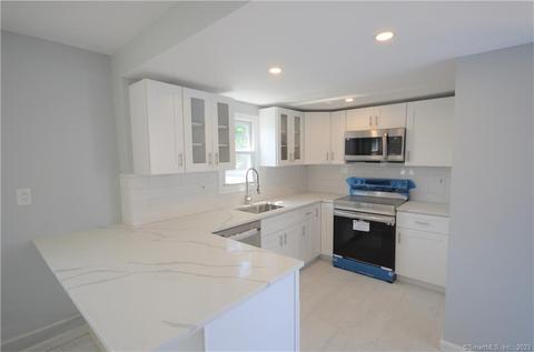 52 Quince St, Bridgeport, CT 06606