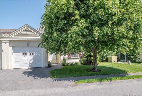23 Saint George Pl #23, Sandy Hook, CT 06482